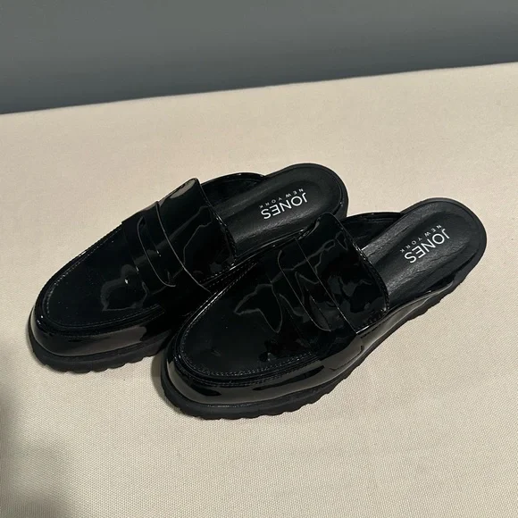 Jones New York Elegant Black Backless Loafers - Picture 4 of 6